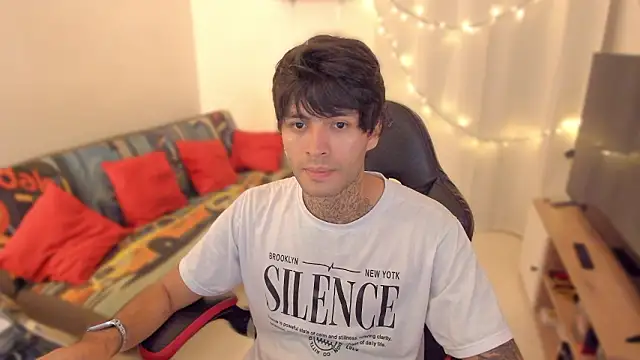 Snapshot of justin_stark7 chatting on February 2026 01:16:01 PM justin stark7 online show from February 2026 01:16:01 PM