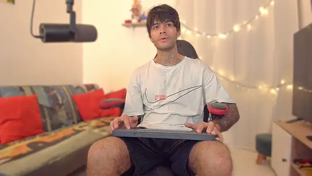 Snapshot of justin_stark7 chatting on February 2026 01:40:01 PM justin stark7 online show from February 2026 01:40:01 PM