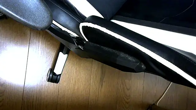 Snapshot of AKI09aki chatting on November 2025 02:44:01 PM AKI09aki online show from November 2025 02:44:01 PM