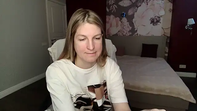 EmilyWalkeri online show from May 2026 07:02:02 AM