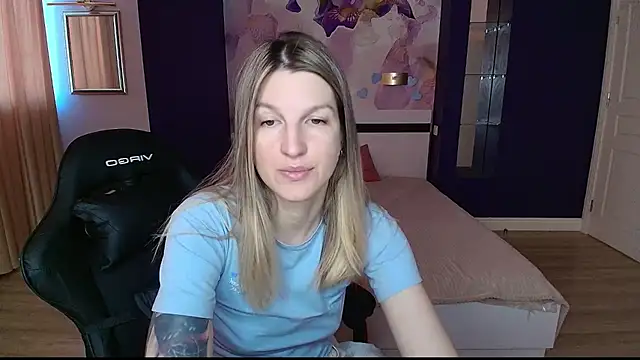 EmilyWalkeri online show from June 2026 06:49:01 AM