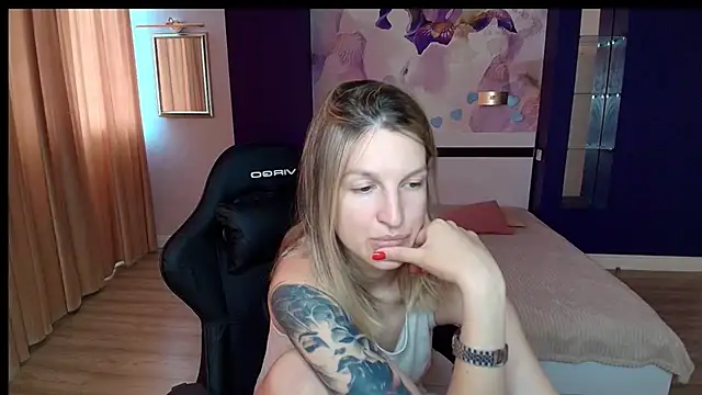 EmilyWalkeri online show from July 2026 07:25:02 AM