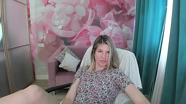 EmilyWalkeri online show from July 2026 07:37:02 AM