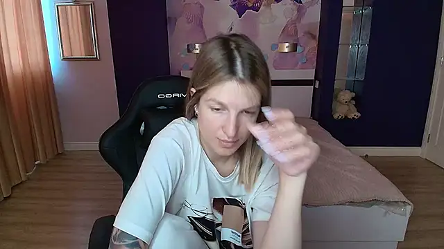 EmilyWalkeri online show from July 2026 07:35:01 AM