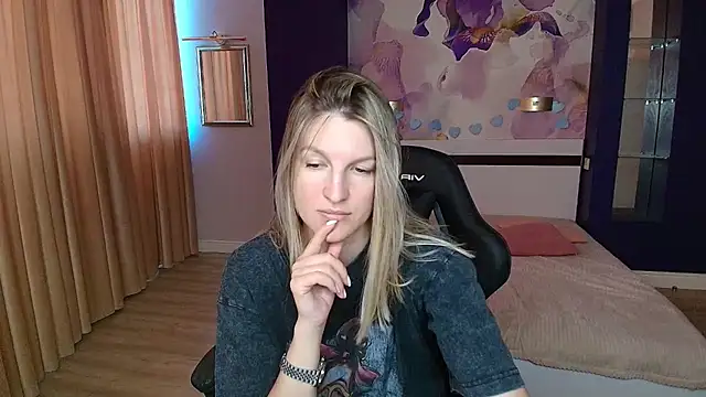 EmilyWalkeri online show from July 2026 08:27:02 AM