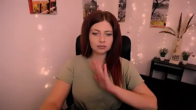 Snapshot of Lizzy_Love chatting on September 2025 06:41:02 PM Lizzy Love online show from September 2025 06:41:02 PM