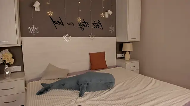 willow fox online show from February 2025 07:38:01 PM