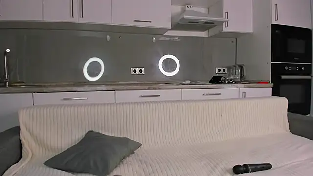 willow fox online show from September 2025 07:37:01 PM