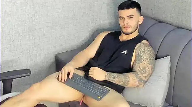 Ricardogo19 online show from February 2025 12:04:02 AM