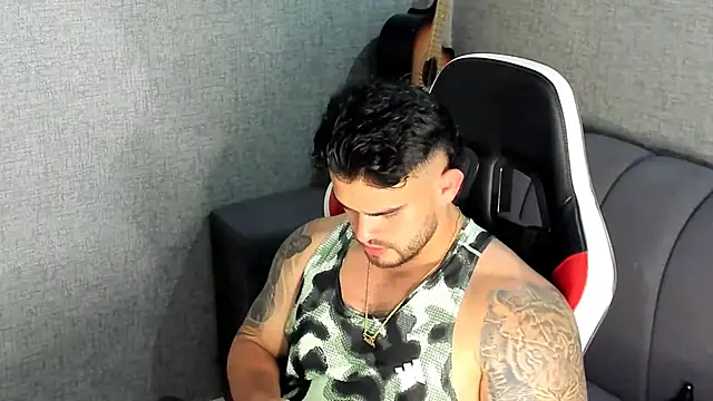 Ricardogo19 online show from October 2025 09:45:01 PM