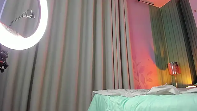 Emelyross  online show from January 2025 06:24:01 PM