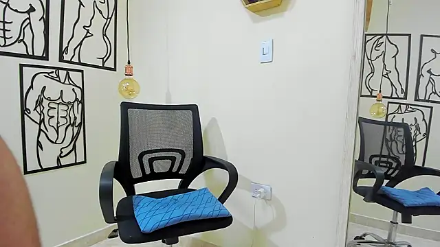 Snapshot of Big_ValentinHunk chatting on February 2026 10:50:01 PM Big ValentinHunk online show from February 2026 10:50:01 PM