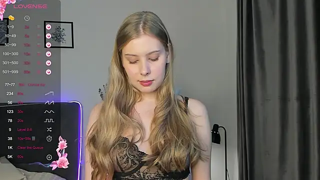 Snapshot of elliediaz chatting on October 2025 08:20:01 PM elliediaz online show from October 2025 08:20:01 PM