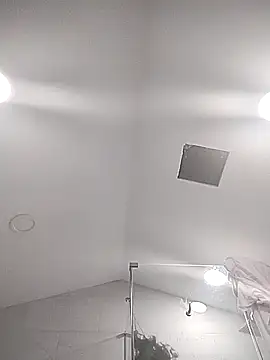 gurlnips online show from December 2025 08:33:01 AM