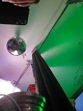 gurlnips online show from January 2026 01:32:01 AM