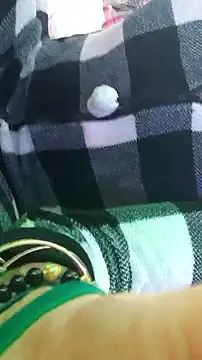 gurlnips online show from January 2026 02:10:01 PM