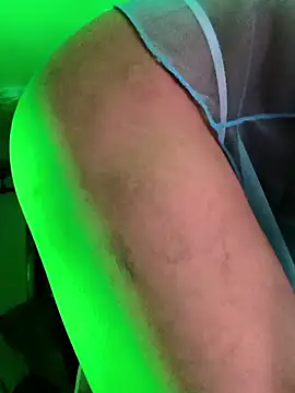 gurlnips online show from February 2026 09:02:01 PM