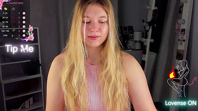 Rebecca Kelly online show from September 2025 01:43:01 AM