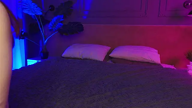 Liv Fay online show from October 2025 02:37:01 PM