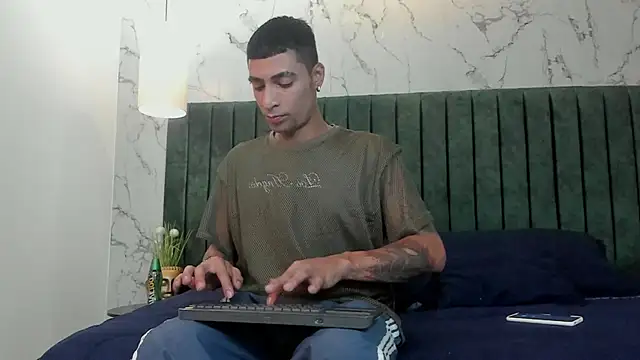 DrakeNeumann online show from February 2025 07:33:01 PM