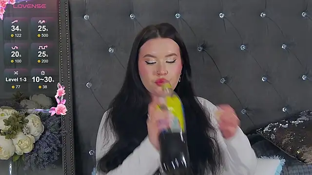 TrishaWinslet online show from January 2025 08:43:01 PM