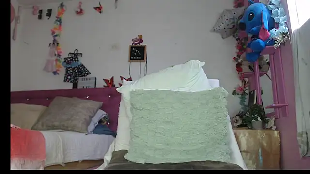 KeillyDiaz online show from July 2026 07:05:02 PM