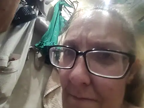 ILUV2TUCHMYKITTY online show from September 2025 11:43:01 AM