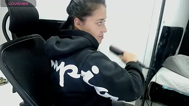 jjulietha95 online show from October 2025 04:32:02 AM