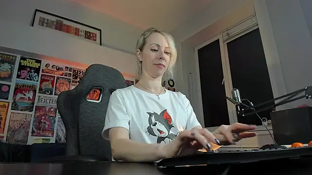 Snapshot of LylithSkye chatting on January 2025 12:30:02 PM LylithSkye online show from January 2025 12:30:02 PM