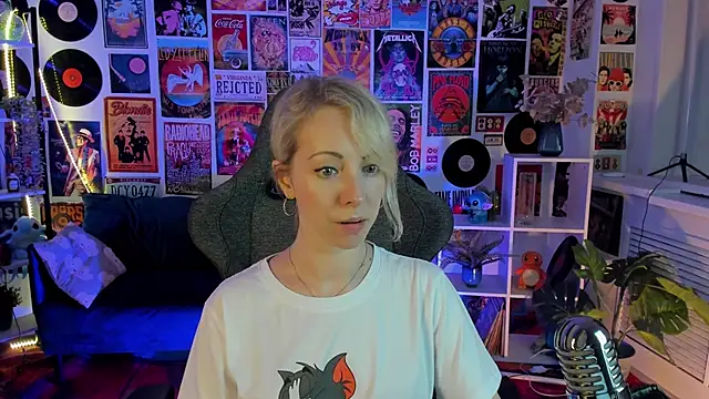 Snapshot of LylithSkye chatting on January 2025 10:32:01 AM LylithSkye online show from January 2025 10:32:01 AM