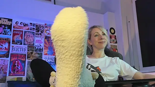 Snapshot of LylithSkye chatting on January 2025 04:39:01 PM LylithSkye online show from January 2025 04:39:01 PM