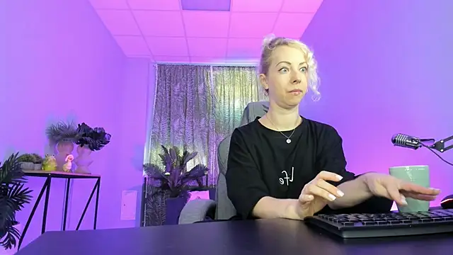 Snapshot of LylithSkye chatting on September 2025 10:59:02 AM LylithSkye online show from September 2025 10:59:02 AM