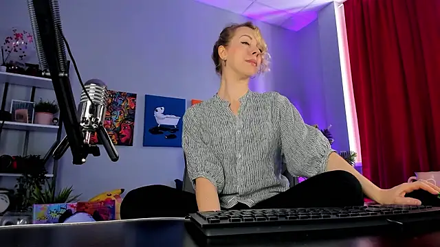 Snapshot of LylithSkye chatting on February 2026 11:31:02 AM LylithSkye online show from February 2026 11:31:02 AM