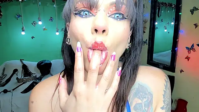 angelina james  online show from May 2026 08:07:01 PM