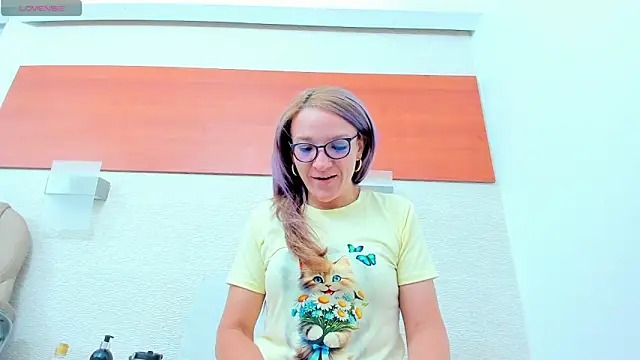 Snapshot of maddy_cartter chatting on April 2026 11:19:02 AM maddy cartter online show from April 2026 11:19:02 AM