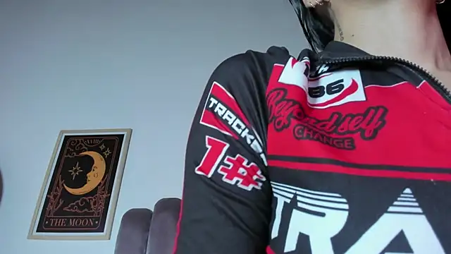 Snapshot of sky_caroline chatting on February 2026 08:05:02 PM sky caroline online show from February 2026 08:05:02 PM