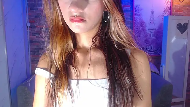 Snapshot of Laurita_b chatting on December 2024 08:21:02 PM Laurita b online show from December 2024 08:21:02 PM