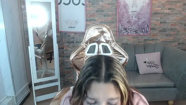 Snapshot of Laurita_b chatting on January 2025 07:50:02 PM Laurita b online show from January 2025 07:50:02 PM