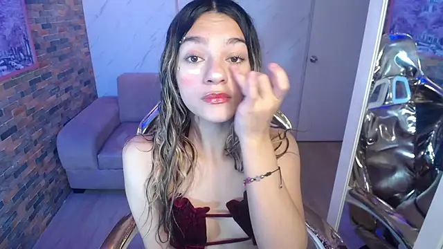 Snapshot of Laurita_b chatting on September 2025 07:59:02 PM Laurita b online show from September 2025 07:59:02 PM