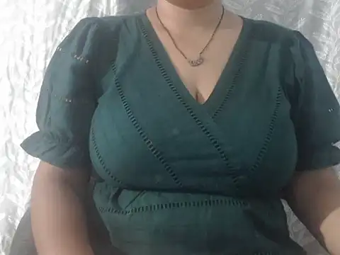 Snapshot of cute-priy chatting on May 2026 04:29:01 AM cute-priy online show from May 2026 04:29:01 AM