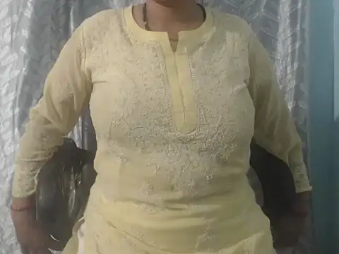 Snapshot of cute-priy chatting on May 2026 07:48:02 AM cute-priy online show from May 2026 07:48:02 AM