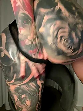 Snapshot of redNatified chatting on November 2025 09:18:01 PM redNatified online show from November 2025 09:18:01 PM