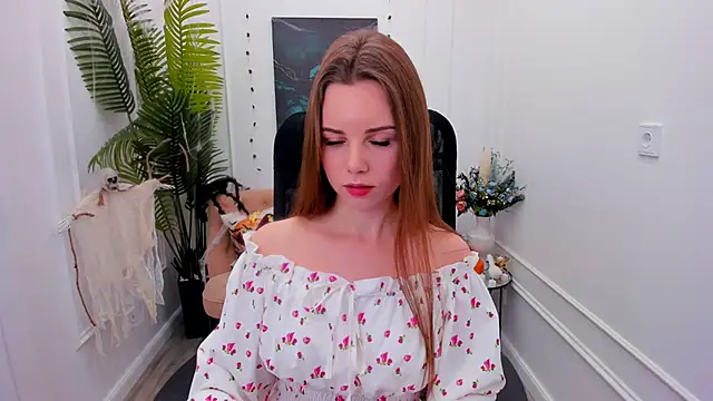 Snapshot of MileyWings chatting on November 2025 04:37:01 AM MileyWings online show from November 2025 04:37:01 AM