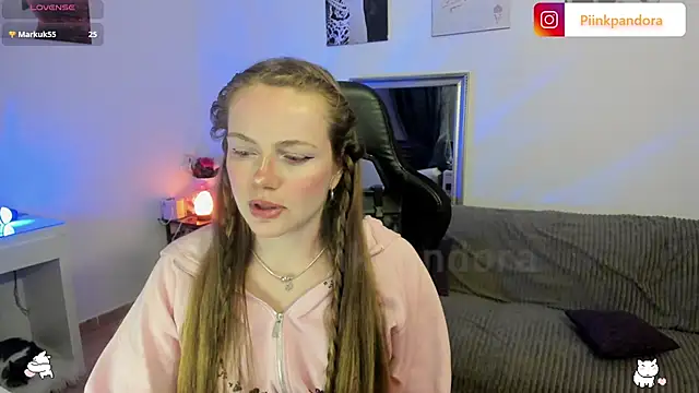 Piinkpandora online show from May 2026 07:56:02 PM