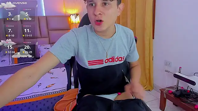 Snapshot of Nathan_Bluee chatting on January 2025 03:20:01 PM Nathan Bluee online show from January 2025 03:20:01 PM