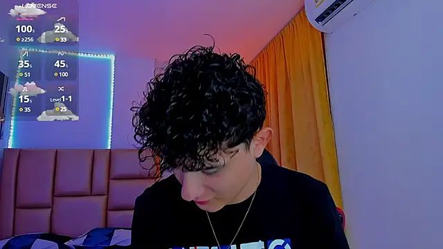 Snapshot of Nathan_Bluee chatting on March 2025 01:17:01 PM Nathan Bluee online show from March 2025 01:17:01 PM