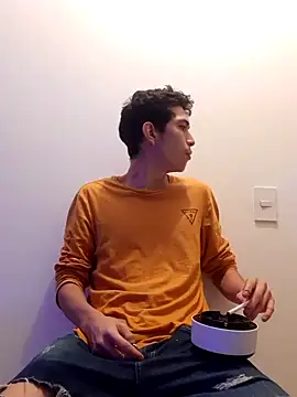 Snapshot of MrCalicoTV chatting on December 2024 11:18:02 PM MrCalicoTV online show from December 2024 11:18:02 PM