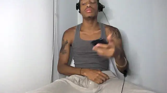 Snapshot of Skinnyblackman chatting on October 2025 02:06:01 AM Skinnyblackman online show from October 2025 02:06:01 AM