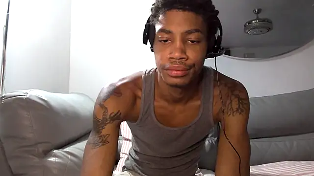 Snapshot of Skinnyblackman chatting on October 2025 10:32:02 PM Skinnyblackman online show from October 2025 10:32:02 PM