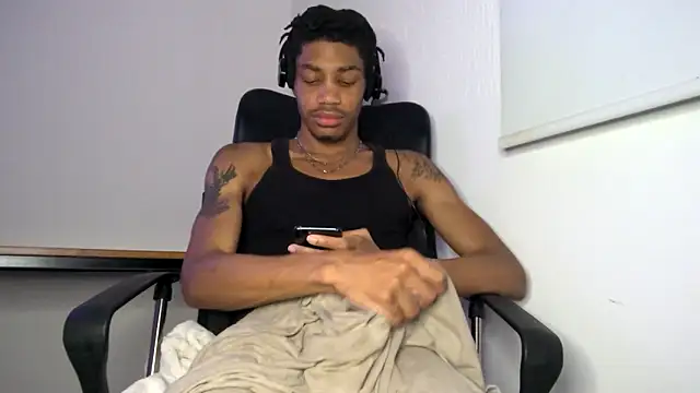 Snapshot of Skinnyblackman chatting on May 2026 05:14:02 AM Skinnyblackman online show from May 2026 05:14:02 AM